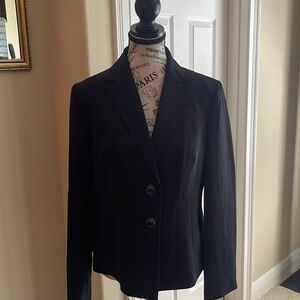 New Lesuit new 2 piece black suite skirt and jacket size 6 with jeweled buttons